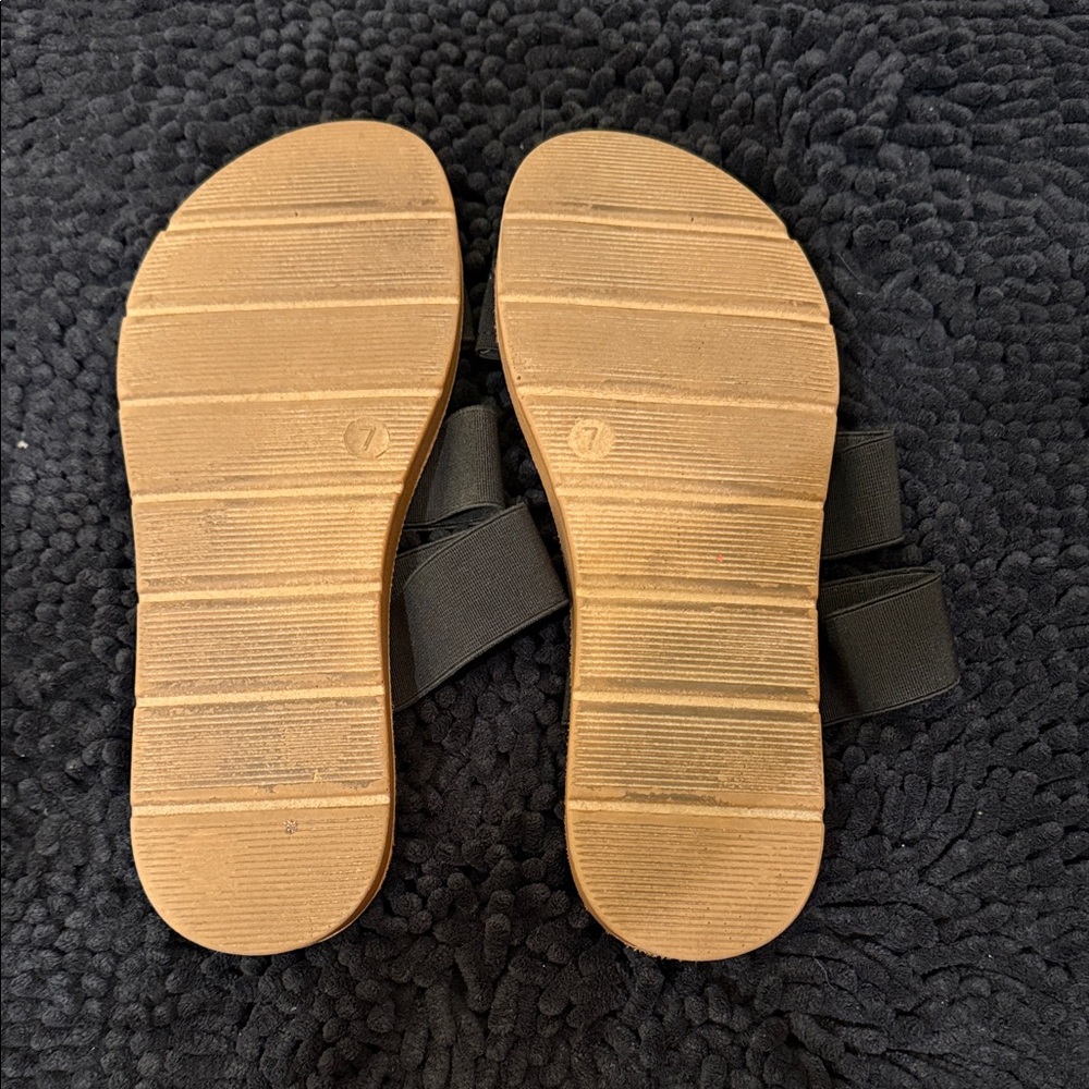 Steve Madden Black and Tan Sandals - Picture 2 of 2